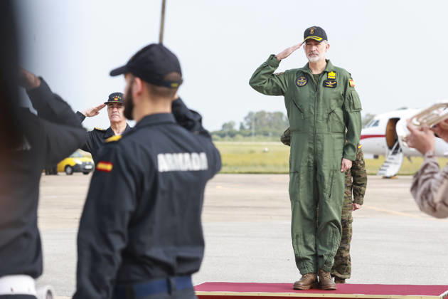 King Felipe VI visits the Aircraft Flotilla Cádiz King Felipe VI during a visit to the Aircraft Flotilla, the Survival Center and the Homeland Security Training Center of the Navy at the naval base of Puerto El Salado On April 28, 2026 in Rota, Cádiz Andalucía, Spain King Felipe VI has visited together with the Minister of Defense, Margarita Robles, the Aircraft Flotilla, the Survival Center and the Homeland Security Training Center of the Navy 28 APRIL 2026 Rocí Cadiz Andalucia Cadiz Andalucia Espana  Copyright: xRocioxRuzx 7479142