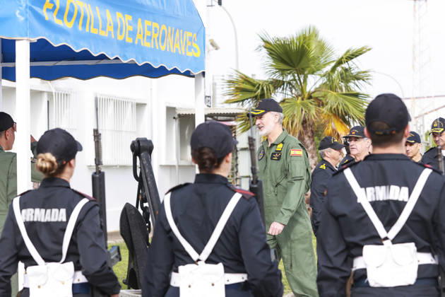 King Felipe VI visits the Aircraft Flotilla Cádiz King Felipe VI during a visit to the Aircraft Flotilla, the Survival Center and the Homeland Security Training Center of the Navy at the naval base of Puerto El Salado On April 28, 2026 in Rota, Cádiz Andalucía, Spain King Felipe VI has visited together with the Minister of Defense, Margarita Robles, the Aircraft Flotilla, the Survival Center and the Homeland Security Training Center of the Navy 28 APRIL 2026 Rocí Cadiz Andalucia Cadiz Andalucia Espana  Copyright: xRocioxRuzx 7479145