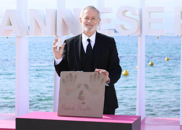 Francis Huster at a photocall for his handprints, on the Majestic beach during the 9th edition of the Canneseries festival in Cannes, on April 28, 2026 Denis Guignebourg Bestimage Francis Huster at a photocall for his handprints, on the Majestic beach during the 9th edition of the Canneseries festival in Cannes, on April 28, 2026 Cannes France  Copyright: xDenisxGuignebourgx xBestimagexDenisxGuignebourgx xBestimagex