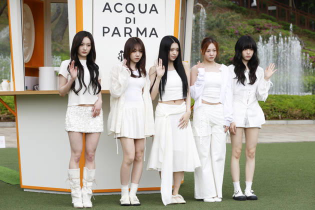 K-Pop Stars at Acqua di Parma Seoul Pop-up (L-R) Yui, Eom Ji-won, Kang Ye-seul, Son Ju-won and Kim Yu-na of South Korean girl group Keyveatz pose for photos during the opening event of the Acqua di Parma Buongiorno Il Chioschetto pop-up installation in Seoul, South Korea, April 28, 2026. Seoul South Korea  Copyright: xMatrixxImages JungxUi-Chelx