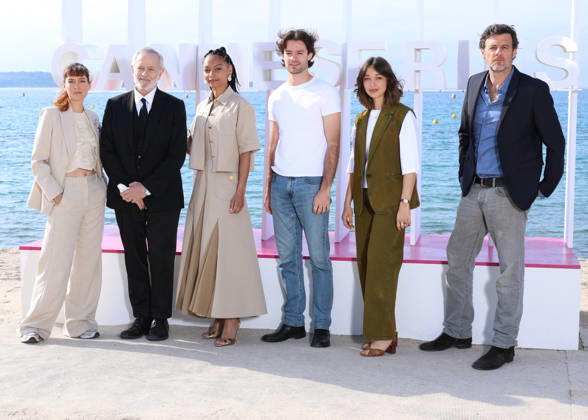 Alex Doux, Francis Huster, Erika Sainte, Lannick Gautry, Zoi Severin, Philypa Phoenix et Bruno Garcia Photocall for the series Zodiac during the 9th edition of the CanneSeries festival in Cannes, on April 28, 2026 Denis Guignebourg Bestimage Photocall for the series Zodiac during the 9th edition of the CanneSeries festival in Cannes, on April 28, 2026 Cannes France  Copyright: xDenisxGuignebourgx xBestimagexDenisxGuignebourgx xBestimagex