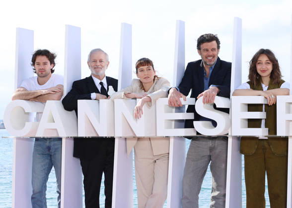 Alex Doux, Francis Huster, Erika Sainte, Lannick Gautry, Zoi Severin, Philypa Phoenix et Bruno Garcia Photocall for the series Zodiac during the 9th edition of the CanneSeries festival in Cannes, on April 28, 2026 Denis Guignebourg Bestimage Photocall for the series Zodiac during the 9th edition of the CanneSeries festival in Cannes, on April 28, 2026 Cannes France  Copyright: xDenisxGuignebourgx xBestimagexDenisxGuignebourgx xBestimagex