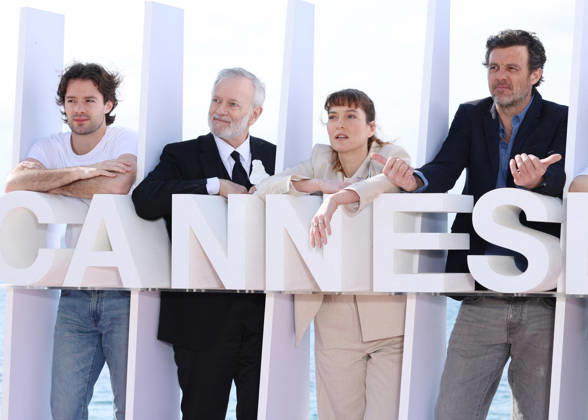 Alex Doux, Francis Huster, Erika Sainte, Lannick Gautry Photocall for the series Zodiac during the 9th edition of the CanneSeries festival in Cannes, on April 28, 2026 Denis Guignebourg Bestimage Photocall for the series Zodiac during the 9th edition of the CanneSeries festival in Cannes, on April 28, 2026 Cannes France  Copyright: xDenisxGuignebourgx xBestimagexDenisxGuignebourgx xBestimagex