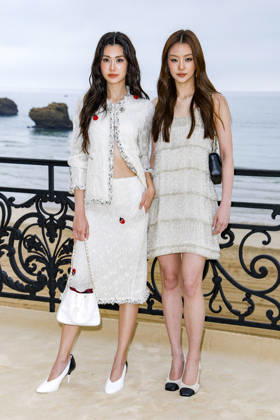Lena Schuett et Miu Natsha Photocall for the Chanel Cruise Collection 2026 2027 fashion show on the terrace of the Biarritz Municipal Casino, April 28, 2026 Olivier Borde Bestimage Photocall for the Chanel Cruise Collection 2026 2027 fashion show on the terrace of the Biarritz Municipal Casino, April 28, 2026 Biarritz France  Copyright: xOLIVIERxBORDEx xBESTIMAGExOLIVIERxBORDEx xBESTIMAGEx