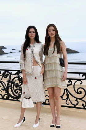 Chanel Cruise Show Photocall - Biarritz Lena Schuett and Miu Natsha attending photocall of the Chanel Cruise 2026-2027 fashion show at Casino Municipal in Biarritz, France on April 28, 2026. Photo by Franck Castel ABACAPRESS.COM Biarritz Nouvelle-Aquitaine France  Copyright: xCastelxFranck ABACAx