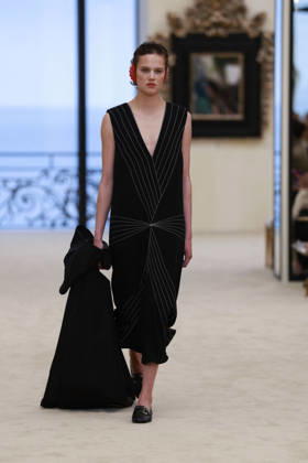 Chanel Collection Croisière 2026 2027 Chanel Cruise fashion show at the Casino municipal de Biarritz, France, on April 28, 2026 Olivier Borde Bestimage A model walks the runway at the Chanel Cruise 2025 fashion show at the Biarritz Municipal Casino, France, on April 28, 2026 Biarritz France  Copyright: xOLIVIERxBORDEx xBESTIMAGExOLIVIERxBORDEx xBESTIMAGEx