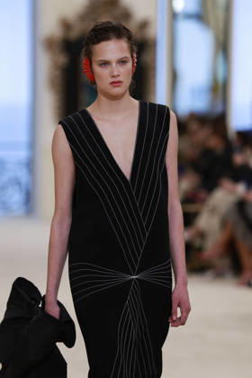Chanel Collection Croisière 2026 2027 Chanel Cruise fashion show at the Casino municipal de Biarritz, France, on April 28, 2026 Olivier Borde Bestimage A model walks the runway at the Chanel Cruise 2025 fashion show at the Biarritz Municipal Casino, France, on April 28, 2026 Biarritz France  Copyright: xOLIVIERxBORDEx xBESTIMAGExOLIVIERxBORDEx xBESTIMAGEx