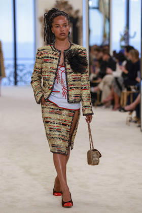 Chanel Collection Croisière 2026 2027 Chanel Cruise fashion show at the Casino municipal de Biarritz, France, on April 28, 2026 Olivier Borde Bestimage A model walks the runway at the Chanel Cruise 2025 fashion show at the Biarritz Municipal Casino, France, on April 28, 2026 Biarritz France  Copyright: xOLIVIERxBORDEx xBESTIMAGExOLIVIERxBORDEx xBESTIMAGEx