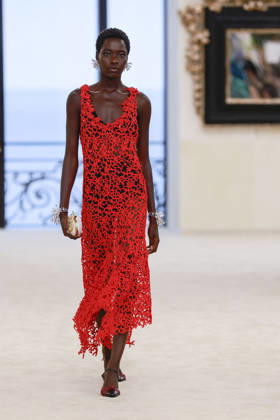 Chanel Collection Croisière 2026 2027 Chanel Cruise fashion show at the Casino municipal de Biarritz, France, on April 28, 2026 Olivier Borde Bestimage A model walks the runway at the Chanel Cruise 2025 fashion show at the Biarritz Municipal Casino, France, on April 28, 2026 Biarritz France  Copyright: xOLIVIERxBORDEx xBESTIMAGExOLIVIERxBORDEx xBESTIMAGEx