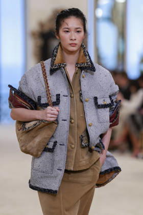 Chanel Collection Croisière 2026 2027 Chanel Cruise fashion show at the Casino municipal de Biarritz, France, on April 28, 2026 Olivier Borde Bestimage A model walks the runway at the Chanel Cruise 2025 fashion show at the Biarritz Municipal Casino, France, on April 28, 2026 Biarritz France  Copyright: xOLIVIERxBORDEx xBESTIMAGExOLIVIERxBORDEx xBESTIMAGEx