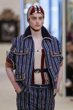 Chanel Collection Croisière 2026 2027 Chanel Cruise fashion show at the Casino municipal de Biarritz, France, on April 28, 2026 Olivier Borde Bestimage A model walks the runway at the Chanel Cruise 2025 fashion show at the Biarritz Municipal Casino, France, on April 28, 2026 Biarritz France  Copyright: xOLIVIERxBORDEx xBESTIMAGExOLIVIERxBORDEx xBESTIMAGEx