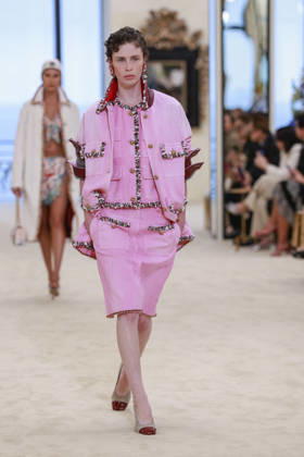 Chanel Collection Croisière 2026 2027 Chanel Cruise fashion show at the Casino municipal de Biarritz, France, on April 28, 2026 Olivier Borde Bestimage A model walks the runway at the Chanel Cruise 2025 fashion show at the Biarritz Municipal Casino, France, on April 28, 2026 Biarritz France  Copyright: xOLIVIERxBORDEx xBESTIMAGExOLIVIERxBORDEx xBESTIMAGEx