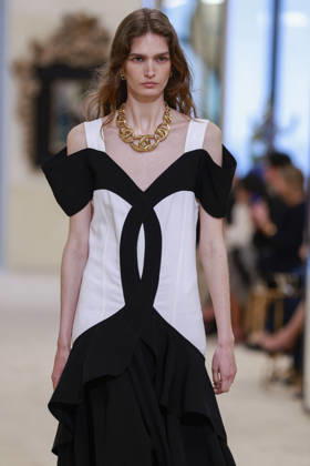 Chanel Collection Croisière 2026 2027 Chanel Cruise fashion show at the Casino municipal de Biarritz, France, on April 28, 2026 Olivier Borde Bestimage A model walks the runway at the Chanel Cruise 2025 fashion show at the Biarritz Municipal Casino, France, on April 28, 2026 Biarritz France  Copyright: xOLIVIERxBORDEx xBESTIMAGExOLIVIERxBORDEx xBESTIMAGEx