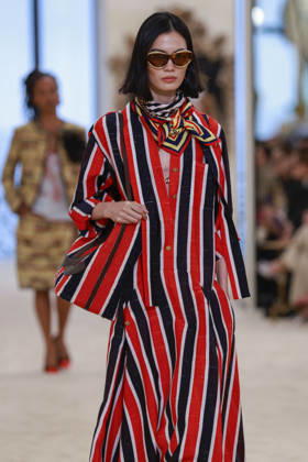 Chanel Collection Croisière 2026 2027 Chanel Cruise fashion show at the Casino municipal de Biarritz, France, on April 28, 2026 Olivier Borde Bestimage A model walks the runway at the Chanel Cruise 2025 fashion show at the Biarritz Municipal Casino, France, on April 28, 2026 Biarritz France  Copyright: xOLIVIERxBORDEx xBESTIMAGExOLIVIERxBORDEx xBESTIMAGEx