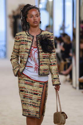 Chanel Collection Croisière 2026 2027 Chanel Cruise fashion show at the Casino municipal de Biarritz, France, on April 28, 2026 Olivier Borde Bestimage A model walks the runway at the Chanel Cruise 2025 fashion show at the Biarritz Municipal Casino, France, on April 28, 2026 Biarritz France  Copyright: xOLIVIERxBORDEx xBESTIMAGExOLIVIERxBORDEx xBESTIMAGEx