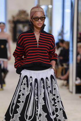 Chanel Collection Croisière 2026 2027 Chanel Cruise fashion show at the Casino municipal de Biarritz, France, on April 28, 2026 Olivier Borde Bestimage A model walks the runway at the Chanel Cruise 2025 fashion show at the Biarritz Municipal Casino, France, on April 28, 2026 Biarritz France  Copyright: xOLIVIERxBORDEx xBESTIMAGExOLIVIERxBORDEx xBESTIMAGEx