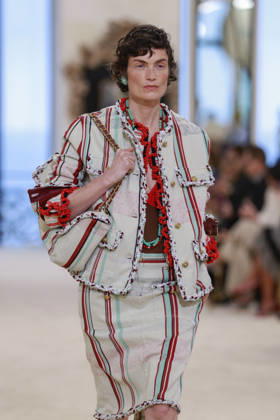Chanel Collection Croisière 2026 2027 Chanel Cruise fashion show at the Casino municipal de Biarritz, France, on April 28, 2026 Olivier Borde Bestimage A model walks the runway at the Chanel Cruise 2025 fashion show at the Biarritz Municipal Casino, France, on April 28, 2026 Biarritz France  Copyright: xOLIVIERxBORDEx xBESTIMAGExOLIVIERxBORDEx xBESTIMAGEx