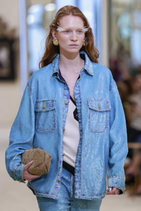 Chanel Collection Croisière 2026 2027 Chanel Cruise fashion show at the Casino municipal de Biarritz, France, on April 28, 2026 Olivier Borde Bestimage A model walks the runway at the Chanel Cruise 2025 fashion show at the Biarritz Municipal Casino, France, on April 28, 2026 Biarritz France  Copyright: xOLIVIERxBORDEx xBESTIMAGExOLIVIERxBORDEx xBESTIMAGEx