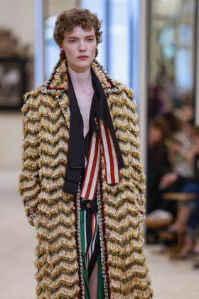 Chanel Collection Croisière 2026 2027 Chanel Cruise fashion show at the Casino municipal de Biarritz, France, on April 28, 2026 Olivier Borde Bestimage A model walks the runway at the Chanel Cruise 2025 fashion show at the Biarritz Municipal Casino, France, on April 28, 2026 Biarritz France  Copyright: xOLIVIERxBORDEx xBESTIMAGExOLIVIERxBORDEx xBESTIMAGEx