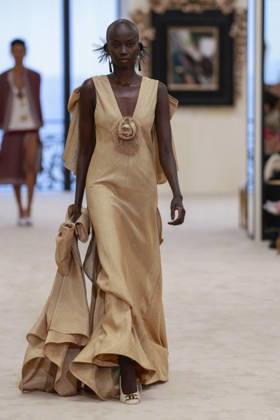 Chanel Collection Croisière 2026 2027 Chanel Cruise fashion show at the Casino municipal de Biarritz, France, on April 28, 2026 Olivier Borde Bestimage A model walks the runway at the Chanel Cruise 2025 fashion show at the Biarritz Municipal Casino, France, on April 28, 2026 Biarritz France  Copyright: xOLIVIERxBORDEx xBESTIMAGExOLIVIERxBORDEx xBESTIMAGEx