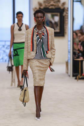 Chanel Collection Croisière 2026 2027 Chanel Cruise fashion show at the Casino municipal de Biarritz, France, on April 28, 2026 Olivier Borde Bestimage A model walks the runway at the Chanel Cruise 2025 fashion show at the Biarritz Municipal Casino, France, on April 28, 2026 Biarritz France  Copyright: xOLIVIERxBORDEx xBESTIMAGExOLIVIERxBORDEx xBESTIMAGEx