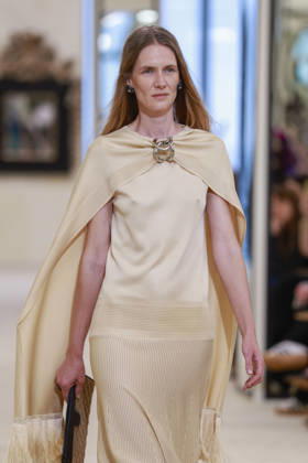 Chanel Collection Croisière 2026 2027 Chanel Cruise fashion show at the Casino municipal de Biarritz, France, on April 28, 2026 Olivier Borde Bestimage A model walks the runway at the Chanel Cruise 2025 fashion show at the Biarritz Municipal Casino, France, on April 28, 2026 Biarritz France  Copyright: xOLIVIERxBORDEx xBESTIMAGExOLIVIERxBORDEx xBESTIMAGEx
