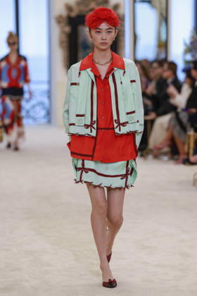 Chanel Collection Croisière 2026 2027 Chanel Cruise fashion show at the Casino municipal de Biarritz, France, on April 28, 2026 Olivier Borde Bestimage A model walks the runway at the Chanel Cruise 2025 fashion show at the Biarritz Municipal Casino, France, on April 28, 2026 Biarritz France  Copyright: xOLIVIERxBORDEx xBESTIMAGExOLIVIERxBORDEx xBESTIMAGEx