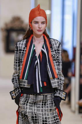 Chanel Collection Croisière 2026 2027 Chanel Cruise fashion show at the Casino municipal de Biarritz, France, on April 28, 2026 Olivier Borde Bestimage A model walks the runway at the Chanel Cruise 2025 fashion show at the Biarritz Municipal Casino, France, on April 28, 2026 Biarritz France  Copyright: xOLIVIERxBORDEx xBESTIMAGExOLIVIERxBORDEx xBESTIMAGEx
