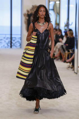 Chanel Collection Croisière 2026 2027 Chanel Cruise fashion show at the Casino municipal de Biarritz, France, on April 28, 2026 Olivier Borde Bestimage A model walks the runway at the Chanel Cruise 2025 fashion show at the Biarritz Municipal Casino, France, on April 28, 2026 Biarritz France  Copyright: xOLIVIERxBORDEx xBESTIMAGExOLIVIERxBORDEx xBESTIMAGEx