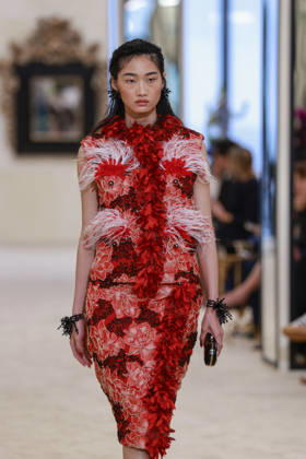Chanel Collection Croisière 2026 2027 Chanel Cruise fashion show at the Casino municipal de Biarritz, France, on April 28, 2026 Olivier Borde Bestimage A model walks the runway at the Chanel Cruise 2025 fashion show at the Biarritz Municipal Casino, France, on April 28, 2026 Biarritz France  Copyright: xOLIVIERxBORDEx xBESTIMAGExOLIVIERxBORDEx xBESTIMAGEx