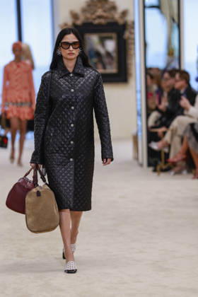 Chanel Collection Croisière 2026 2027 Chanel Cruise fashion show at the Casino municipal de Biarritz, France, on April 28, 2026 Olivier Borde Bestimage A model walks the runway at the Chanel Cruise 2025 fashion show at the Biarritz Municipal Casino, France, on April 28, 2026 Biarritz France  Copyright: xOLIVIERxBORDEx xBESTIMAGExOLIVIERxBORDEx xBESTIMAGEx