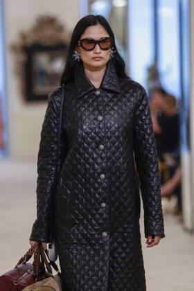 Chanel Collection Croisière 2026 2027 Chanel Cruise fashion show at the Casino municipal de Biarritz, France, on April 28, 2026 Olivier Borde Bestimage A model walks the runway at the Chanel Cruise 2025 fashion show at the Biarritz Municipal Casino, France, on April 28, 2026 Biarritz France  Copyright: xOLIVIERxBORDEx xBESTIMAGExOLIVIERxBORDEx xBESTIMAGEx