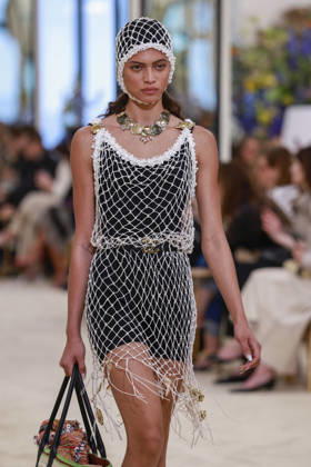 Chanel Collection Croisière 2026 2027 Chanel Cruise fashion show at the Casino municipal de Biarritz, France, on April 28, 2026 Olivier Borde Bestimage A model walks the runway at the Chanel Cruise 2025 fashion show at the Biarritz Municipal Casino, France, on April 28, 2026 Biarritz France  Copyright: xOLIVIERxBORDEx xBESTIMAGExOLIVIERxBORDEx xBESTIMAGEx