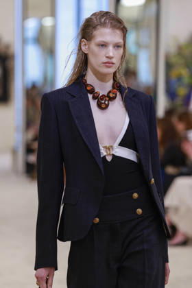 Chanel Collection Croisière 2026 2027 Chanel Cruise fashion show at the Casino municipal de Biarritz, France, on April 28, 2026 Olivier Borde Bestimage A model walks the runway at the Chanel Cruise 2025 fashion show at the Biarritz Municipal Casino, France, on April 28, 2026 Biarritz France  Copyright: xOLIVIERxBORDEx xBESTIMAGExOLIVIERxBORDEx xBESTIMAGEx