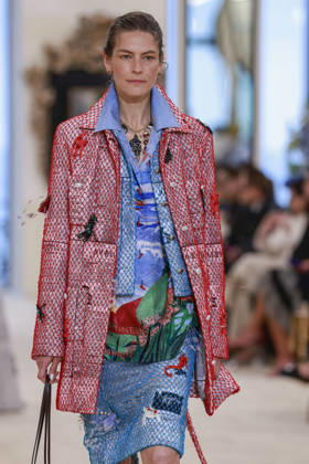 Chanel Collection Croisière 2026 2027 Chanel Cruise fashion show at the Casino municipal de Biarritz, France, on April 28, 2026 Olivier Borde Bestimage A model walks the runway at the Chanel Cruise 2025 fashion show at the Biarritz Municipal Casino, France, on April 28, 2026 Biarritz France  Copyright: xOLIVIERxBORDEx xBESTIMAGExOLIVIERxBORDEx xBESTIMAGEx