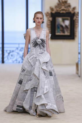 Chanel Collection Croisière 2026 2027 Chanel Cruise fashion show at the Casino municipal de Biarritz, France, on April 28, 2026 Olivier Borde Bestimage A model walks the runway at the Chanel Cruise 2025 fashion show at the Biarritz Municipal Casino, France, on April 28, 2026 Biarritz France  Copyright: xOLIVIERxBORDEx xBESTIMAGExOLIVIERxBORDEx xBESTIMAGEx