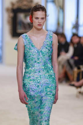 Chanel Collection Croisière 2026 2027 Chanel Cruise fashion show at the Casino municipal de Biarritz, France, on April 28, 2026 Olivier Borde Bestimage A model walks the runway at the Chanel Cruise 2025 fashion show at the Biarritz Municipal Casino, France, on April 28, 2026 Biarritz France  Copyright: xOLIVIERxBORDEx xBESTIMAGExOLIVIERxBORDEx xBESTIMAGEx