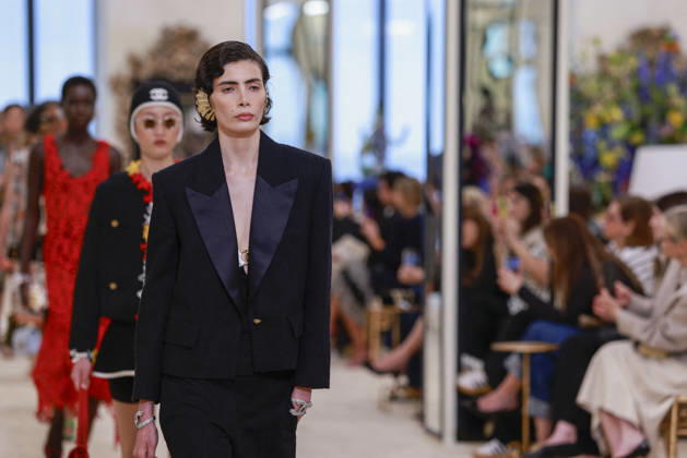 Chanel Collection Croisière 2026 2027 Chanel Cruise fashion show at the Casino municipal de Biarritz, France, on April 28, 2026 Olivier Borde Bestimage A model walks the runway at the Chanel Cruise 2025 fashion show at the Biarritz Municipal Casino, France, on April 28, 2026 Biarritz France  Copyright: xOLIVIERxBORDEx xBESTIMAGExOLIVIERxBORDEx xBESTIMAGEx