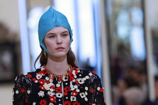 Chanel N°2 Collection Croisière 2026 2027 Chanel Cruise fashion show at the Biarritz Municipal Casino, April 28, 2026 Olivier Borde Betimage A model walks the runway at the Chanel Cruise 2025 fashion show at the Biarritz Municipal Casino, France, on April 28, 2026 Biarritz France  Copyright: xOLIVIERxBORDEx xBESTIMAGExOLIVIERxBORDEx xBESTIMAGEx