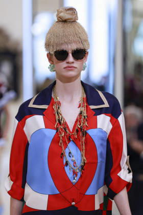 Chanel N°2 Collection Croisière 2026 2027 Chanel Cruise fashion show at the Biarritz Municipal Casino, April 28, 2026 Olivier Borde Betimage A model walks the runway at the Chanel Cruise 2025 fashion show at the Biarritz Municipal Casino, France, on April 28, 2026 Biarritz France  Copyright: xOLIVIERxBORDEx xBESTIMAGExOLIVIERxBORDEx xBESTIMAGEx