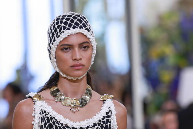 Chanel N°2 Collection Croisière 2026 2027 Chanel Cruise fashion show at the Biarritz Municipal Casino, April 28, 2026 Olivier Borde Betimage A model walks the runway at the Chanel Cruise 2025 fashion show at the Biarritz Municipal Casino, France, on April 28, 2026 Biarritz France  Copyright: xOLIVIERxBORDEx xBESTIMAGExOLIVIERxBORDEx xBESTIMAGEx