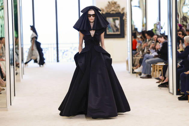 Chanel N°2 Collection Croisière 2026 2027 Chanel Cruise fashion show at the Biarritz Municipal Casino, April 28, 2026 Olivier Borde Betimage A model walks the runway at the Chanel Cruise 2025 fashion show at the Biarritz Municipal Casino, France, on April 28, 2026 Biarritz France  Copyright: xOLIVIERxBORDEx xBESTIMAGExOLIVIERxBORDEx xBESTIMAGEx