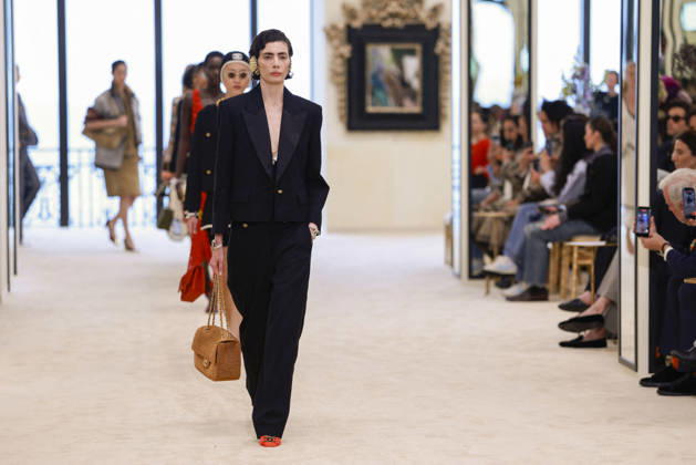 Chanel N°2 Collection Croisière 2026 2027 Chanel Cruise fashion show at the Biarritz Municipal Casino, April 28, 2026 Olivier Borde Betimage A model walks the runway at the Chanel Cruise 2025 fashion show at the Biarritz Municipal Casino, France, on April 28, 2026 Biarritz France  Copyright: xOLIVIERxBORDEx xBESTIMAGExOLIVIERxBORDEx xBESTIMAGEx