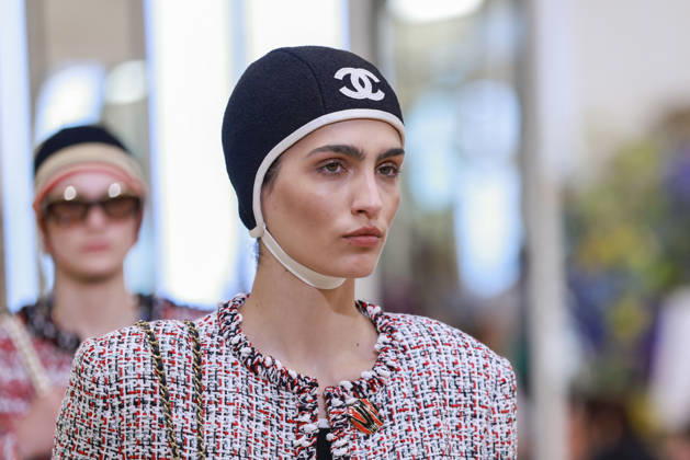 Chanel N°2 Collection Croisière 2026 2027 Chanel Cruise fashion show at the Biarritz Municipal Casino, April 28, 2026 Olivier Borde Betimage A model walks the runway at the Chanel Cruise 2025 fashion show at the Biarritz Municipal Casino, France, on April 28, 2026 Biarritz France  Copyright: xOLIVIERxBORDEx xBESTIMAGExOLIVIERxBORDEx xBESTIMAGEx