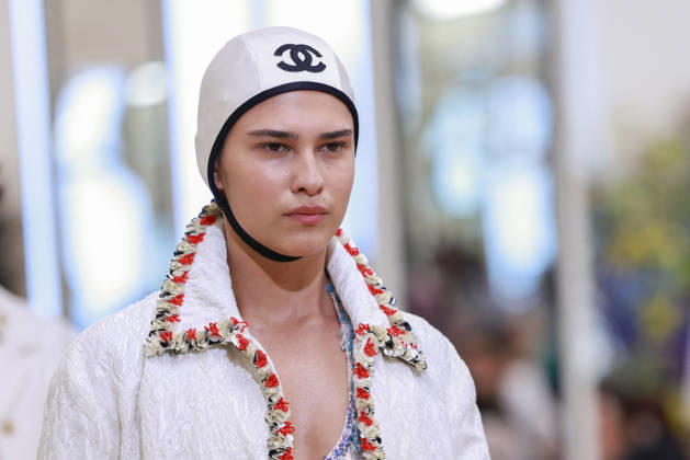 Chanel N°2 Collection Croisière 2026 2027 Chanel Cruise fashion show at the Biarritz Municipal Casino, April 28, 2026 Olivier Borde Betimage A model walks the runway at the Chanel Cruise 2025 fashion show at the Biarritz Municipal Casino, France, on April 28, 2026 Biarritz France  Copyright: xOLIVIERxBORDEx xBESTIMAGExOLIVIERxBORDEx xBESTIMAGEx
