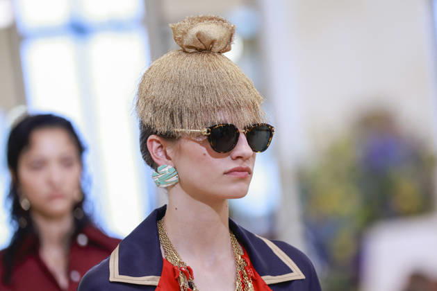 Chanel N°2 Collection Croisière 2026 2027 Chanel Cruise fashion show at the Biarritz Municipal Casino, April 28, 2026 Olivier Borde Betimage A model walks the runway at the Chanel Cruise 2025 fashion show at the Biarritz Municipal Casino, France, on April 28, 2026 Biarritz France  Copyright: xOLIVIERxBORDEx xBESTIMAGExOLIVIERxBORDEx xBESTIMAGEx