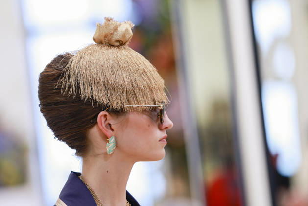 Chanel N°2 Collection Croisière 2026 2027 Chanel Cruise fashion show at the Biarritz Municipal Casino, April 28, 2026 Olivier Borde Betimage A model walks the runway at the Chanel Cruise 2025 fashion show at the Biarritz Municipal Casino, France, on April 28, 2026 Biarritz France  Copyright: xOLIVIERxBORDEx xBESTIMAGExOLIVIERxBORDEx xBESTIMAGEx