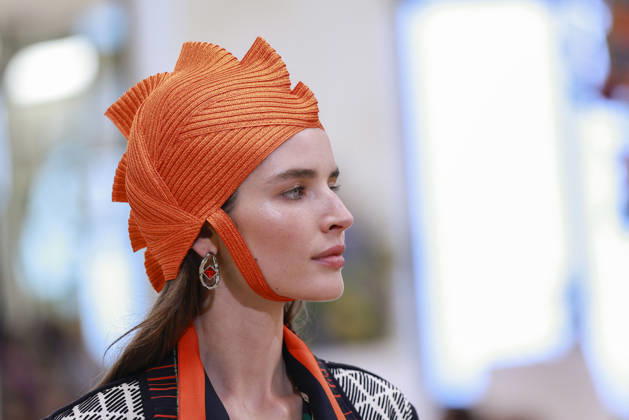 Chanel N°2 Collection Croisière 2026 2027 Chanel Cruise fashion show at the Biarritz Municipal Casino, April 28, 2026 Olivier Borde Betimage A model walks the runway at the Chanel Cruise 2025 fashion show at the Biarritz Municipal Casino, France, on April 28, 2026 Biarritz France  Copyright: xOLIVIERxBORDEx xBESTIMAGExOLIVIERxBORDEx xBESTIMAGEx