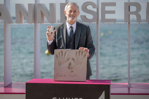 Francis Huster seen for handprinting during the Zodiaque photocall in Hotel Majestic Beach during 9th CanneSeries festival in Cannes, France on April 28, 2026 Photo by Loran Mafar Starface 455461 2026 04 28 Cannes France  Copyright: xLoranxMafarx xStarfacex STAR_455461_032