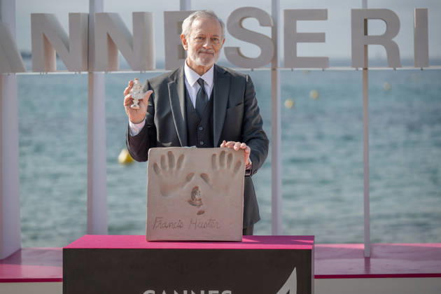 Francis Huster seen for handprinting during the Zodiaque photocall in Hotel Majestic Beach during 9th CanneSeries festival in Cannes, France on April 28, 2026 Photo by Loran Mafar Starface 455461 2026 04 28 Cannes France  Copyright: xLoranxMafarx xStarfacex STAR_455461_033
